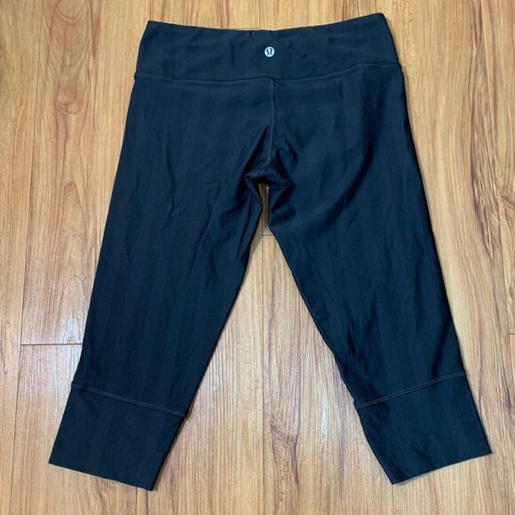 Lululemon Black Ghost Stripes Cropped Leggings - Picture 2 of 8